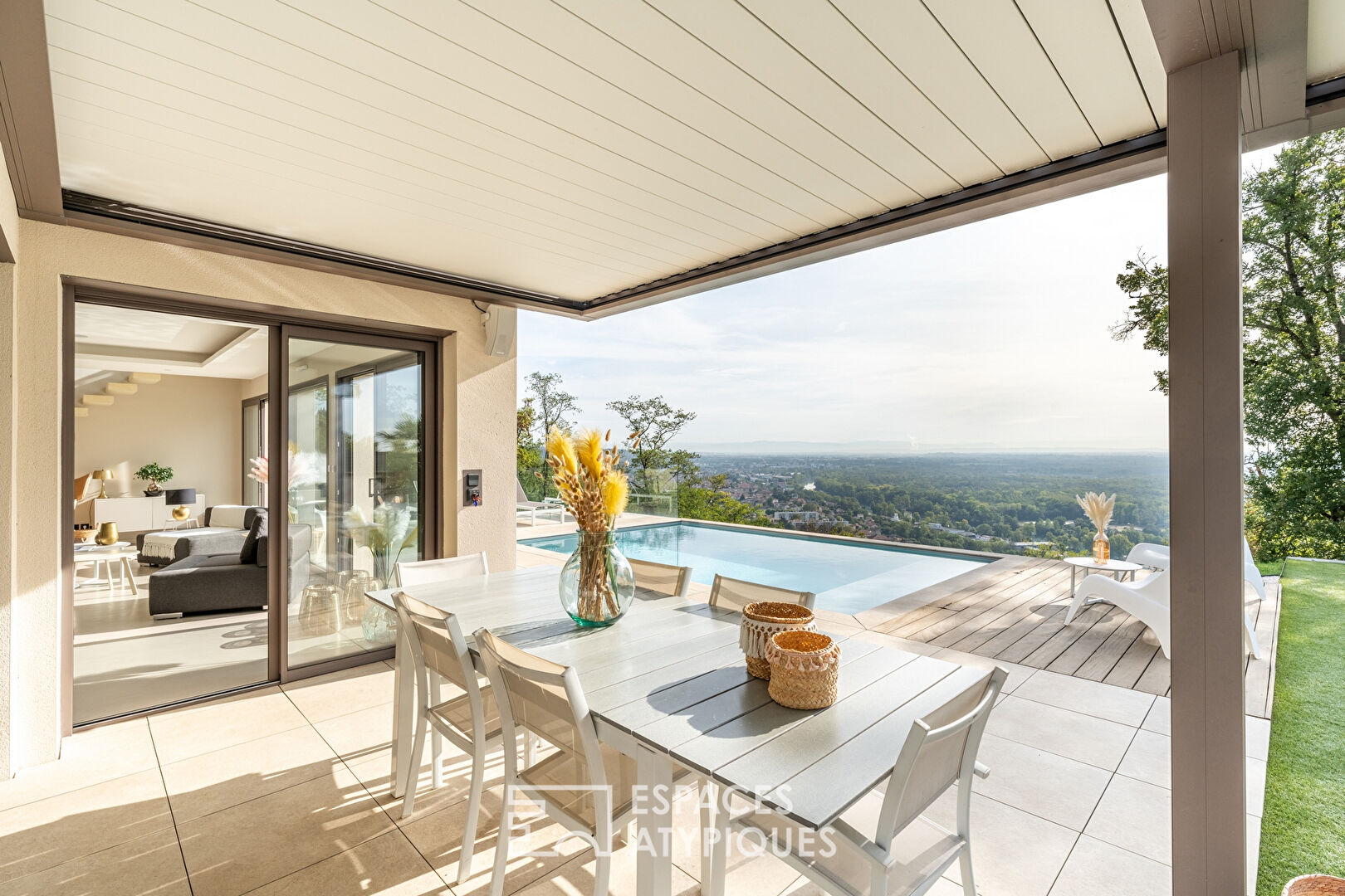 Contemporary villa with a contemplative view