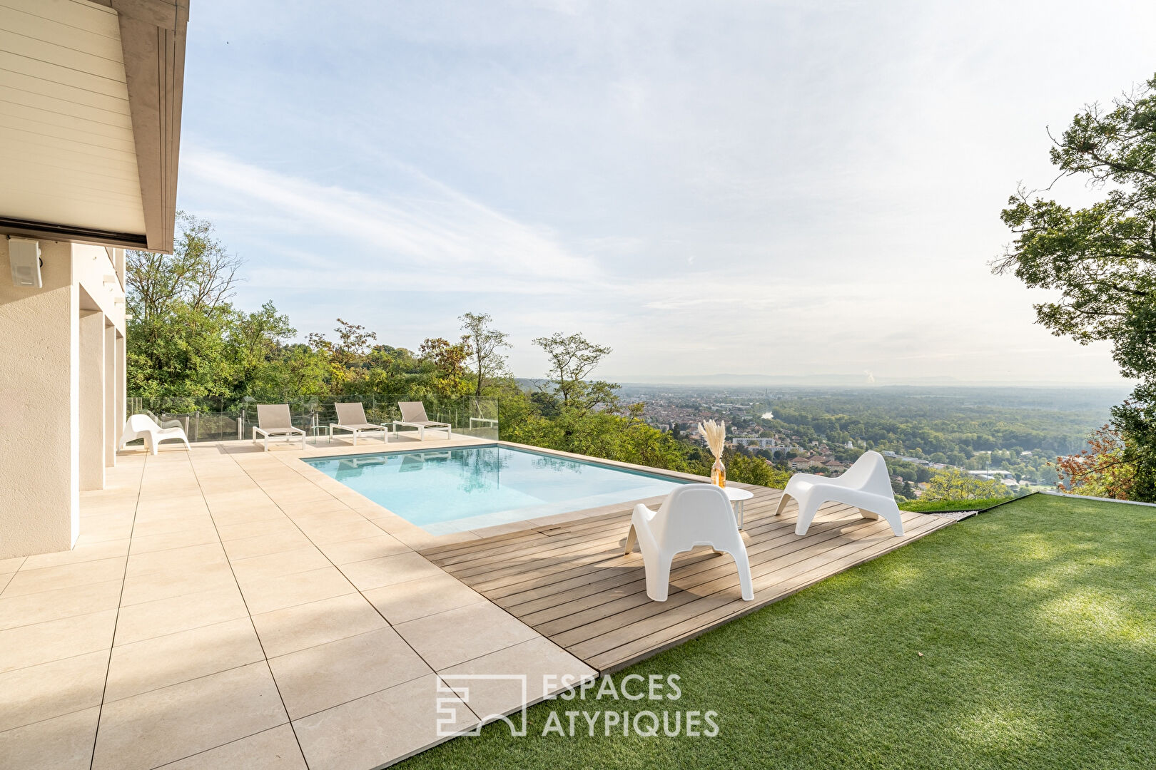 Villa contemporaine à la vue contemplative