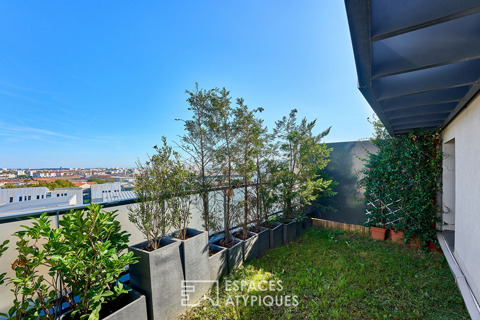 Dernier étage avec terrasse, jardin et vue imprenable sur Lyon