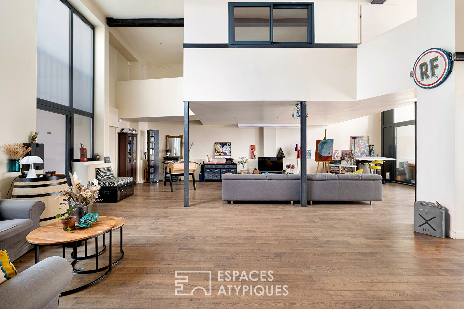 Loft dans une ancienne fabrique de poupées avec espace extérieur