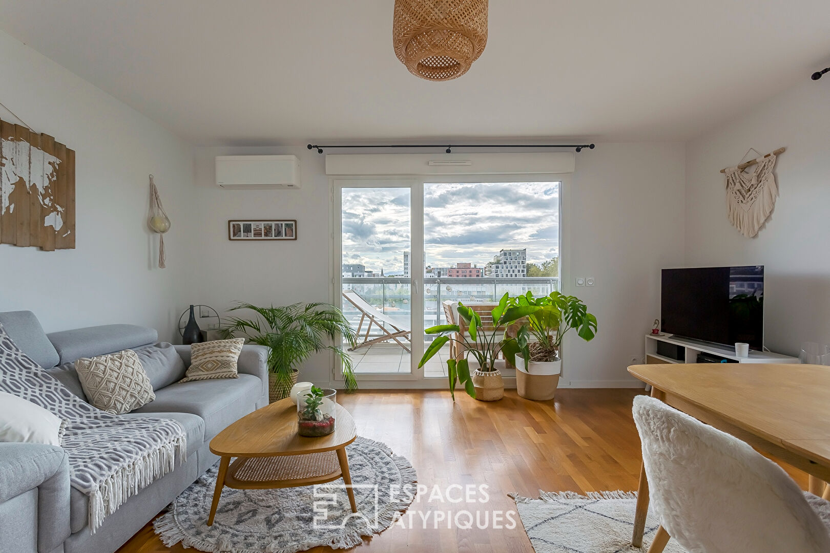 Apartment with two terraces on the top floor in Lyon 7th