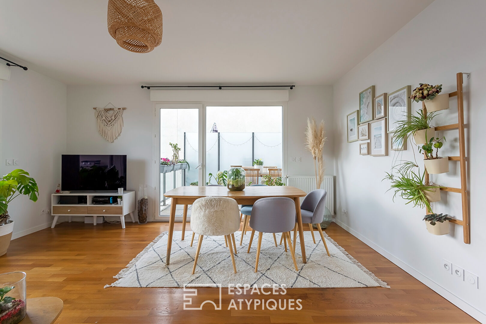 Apartment with two terraces on the top floor in Lyon 7th