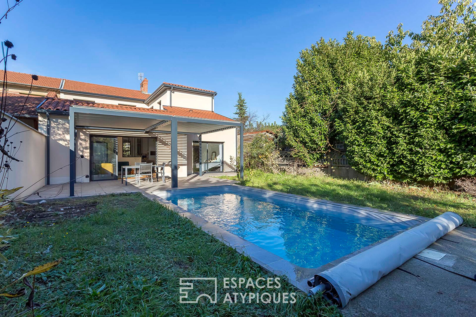Old house with extension and swimming pool