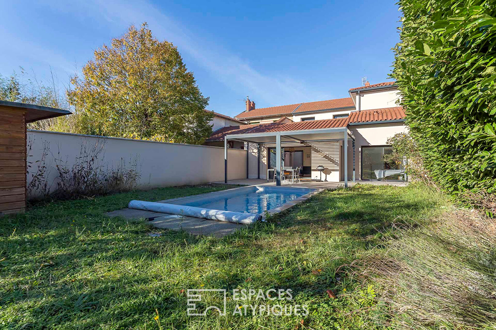 Old house with extension and swimming pool