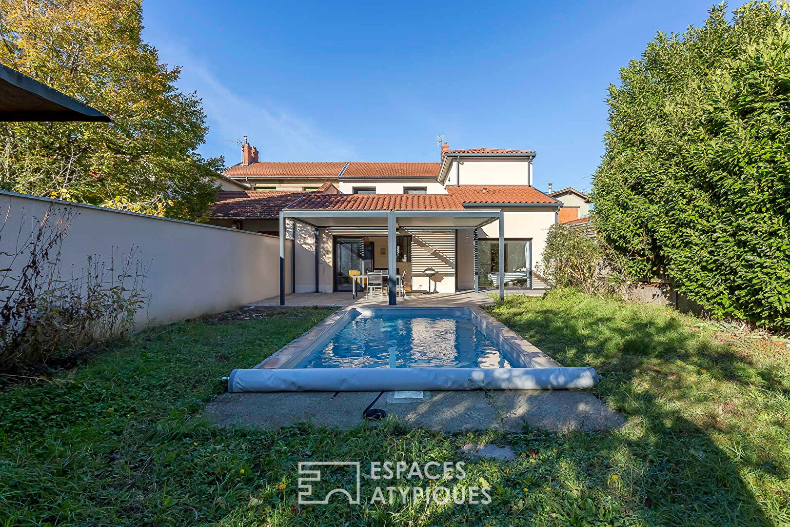 Old house with extension and swimming pool