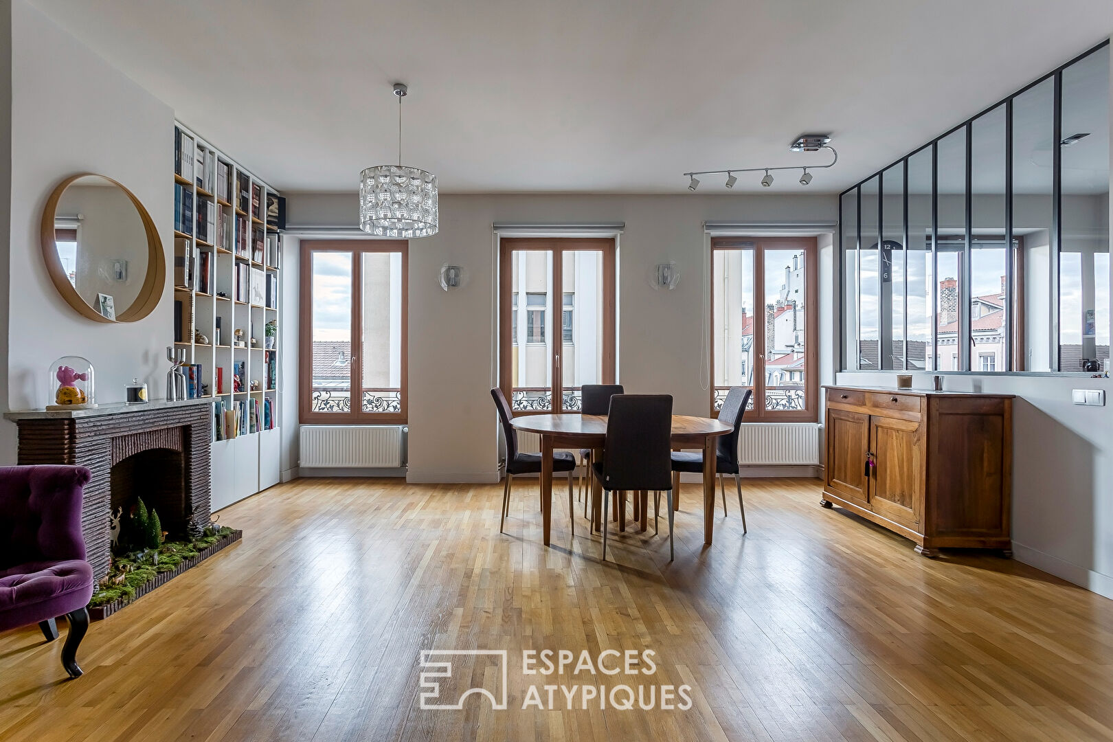 Old apartment renovated on a high floor with elevator