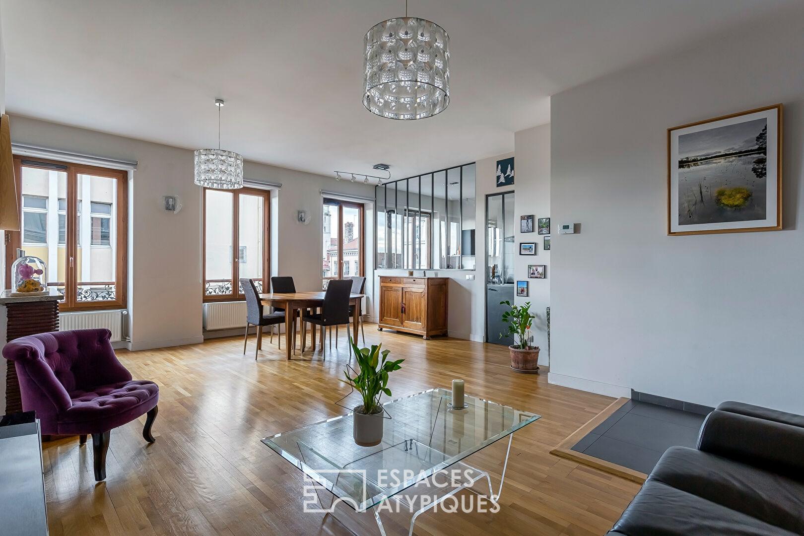 Old apartment renovated on a high floor with elevator