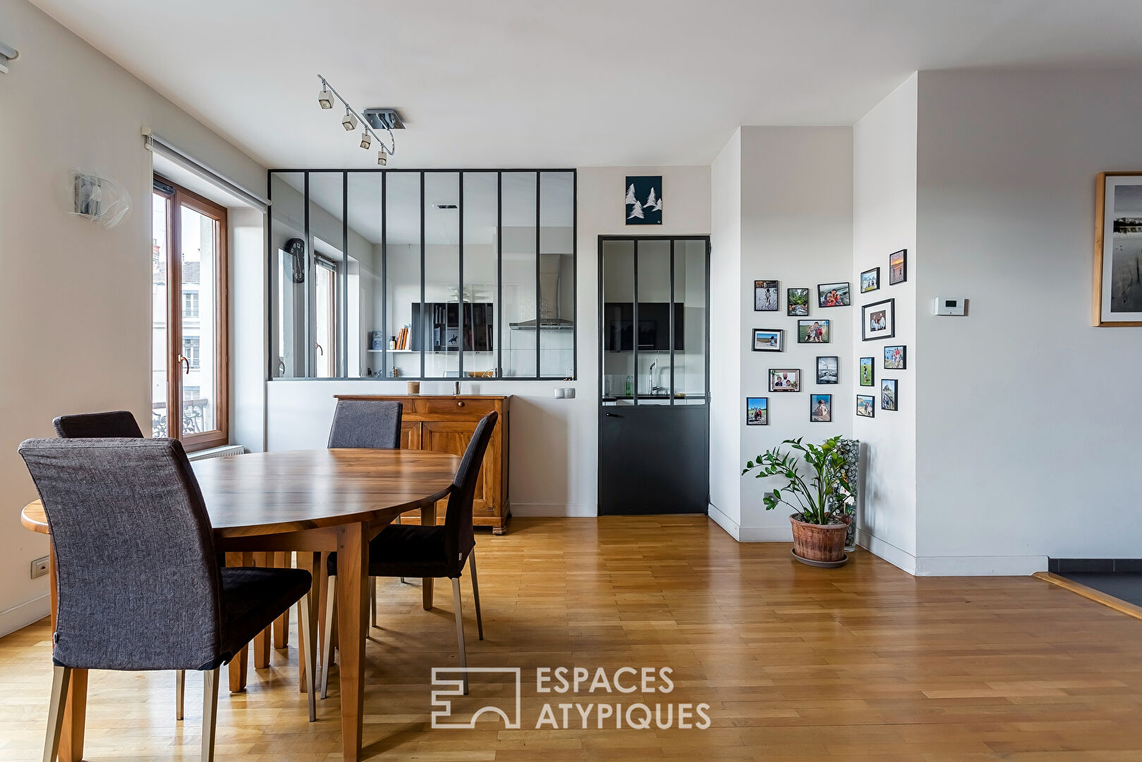 Old apartment renovated on a high floor with elevator