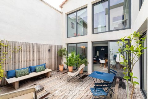 Loft with terrace in a former school