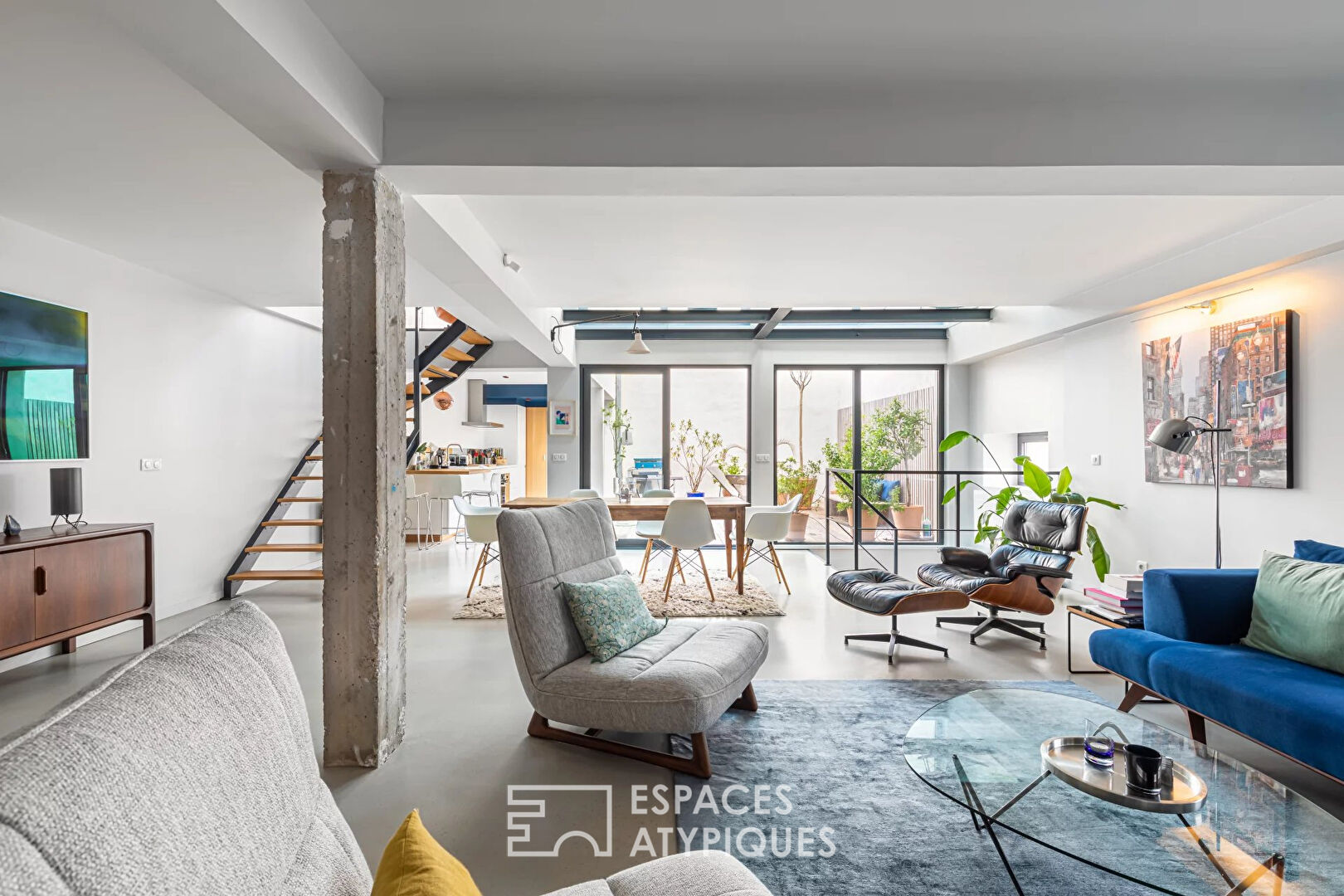 Loft with terrace in a former school