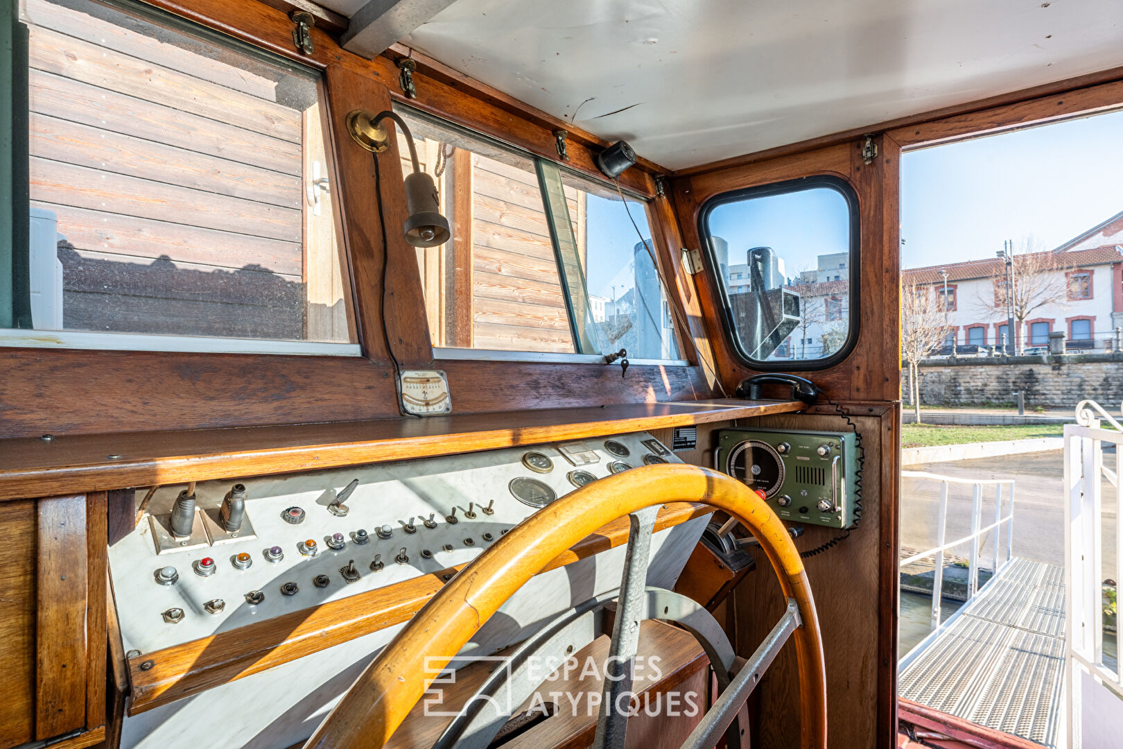 Magnifique péniche Freycinet au coeur de Lyon