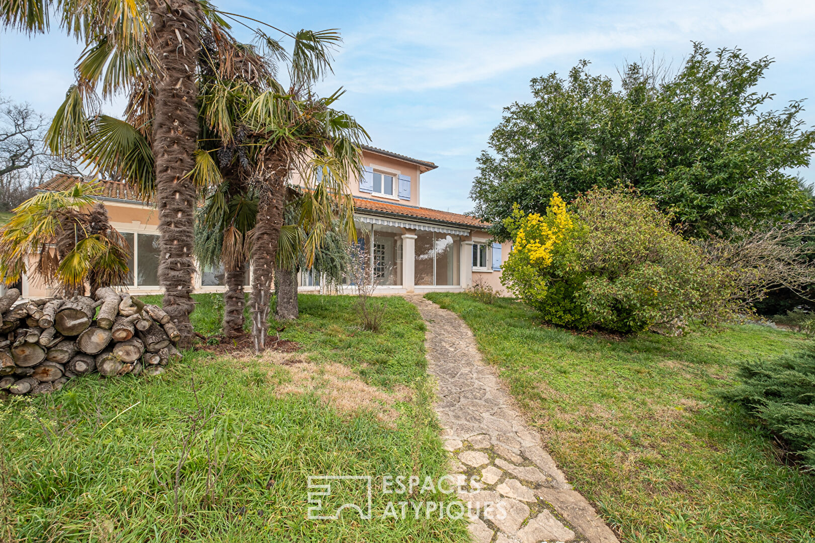 Villa avec piscine située à La Fouillouse ( Saint – Priest )