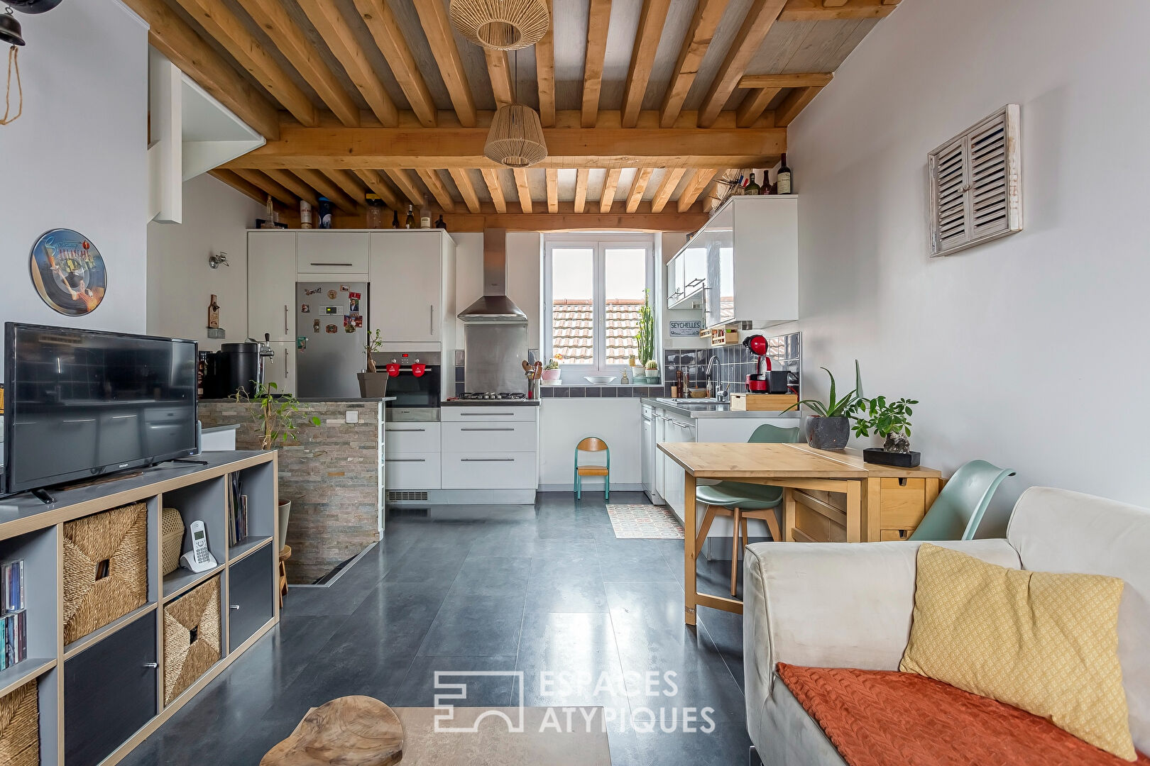 Charming townhouse with garage