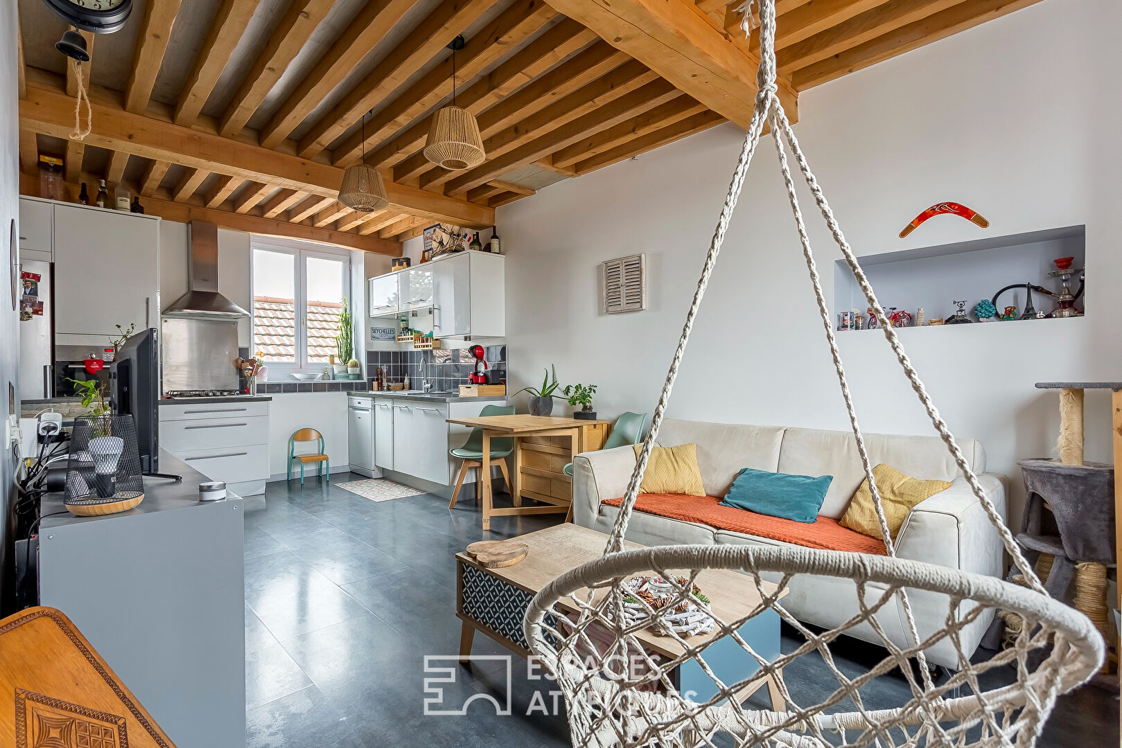 Charming townhouse with garage