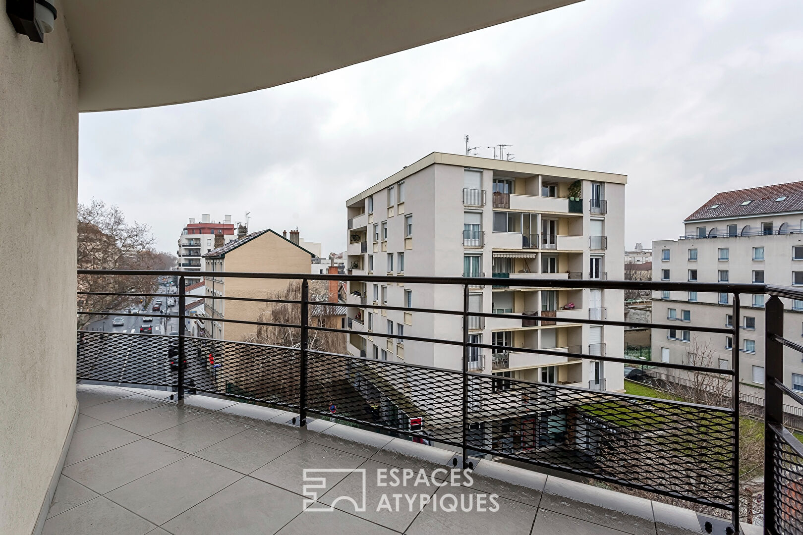 Appartement récent avec balcon