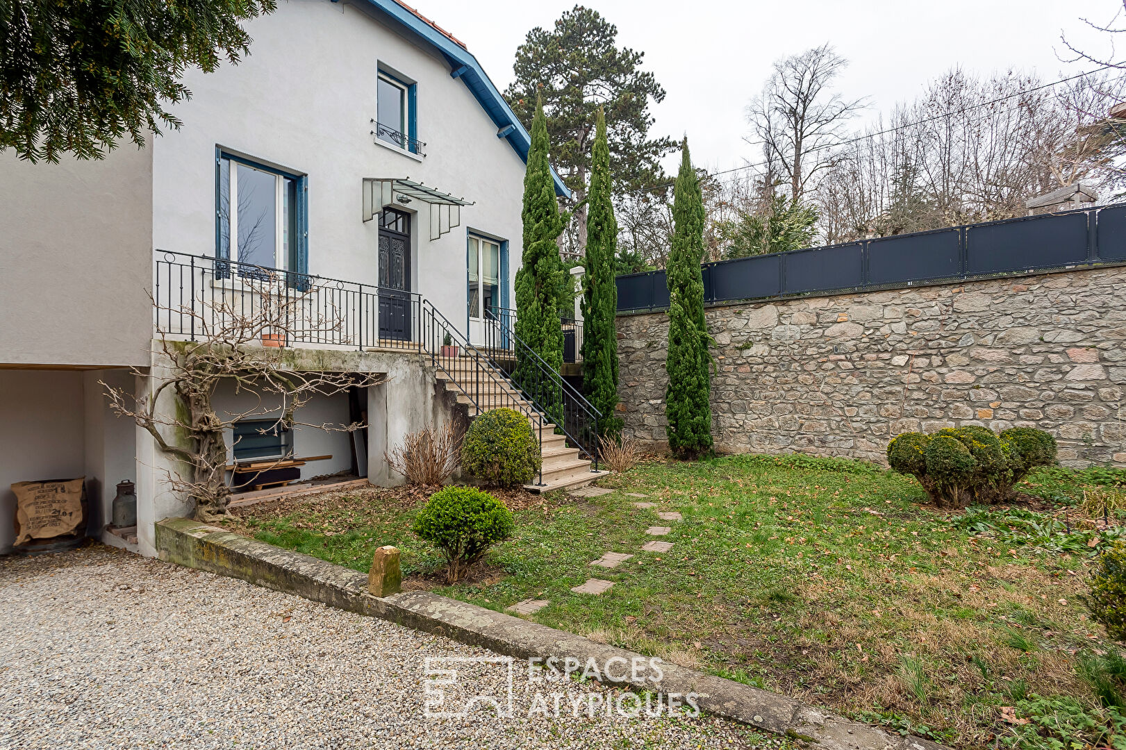 Maison familiale avec extension contemporaine à St-Genis-Laval