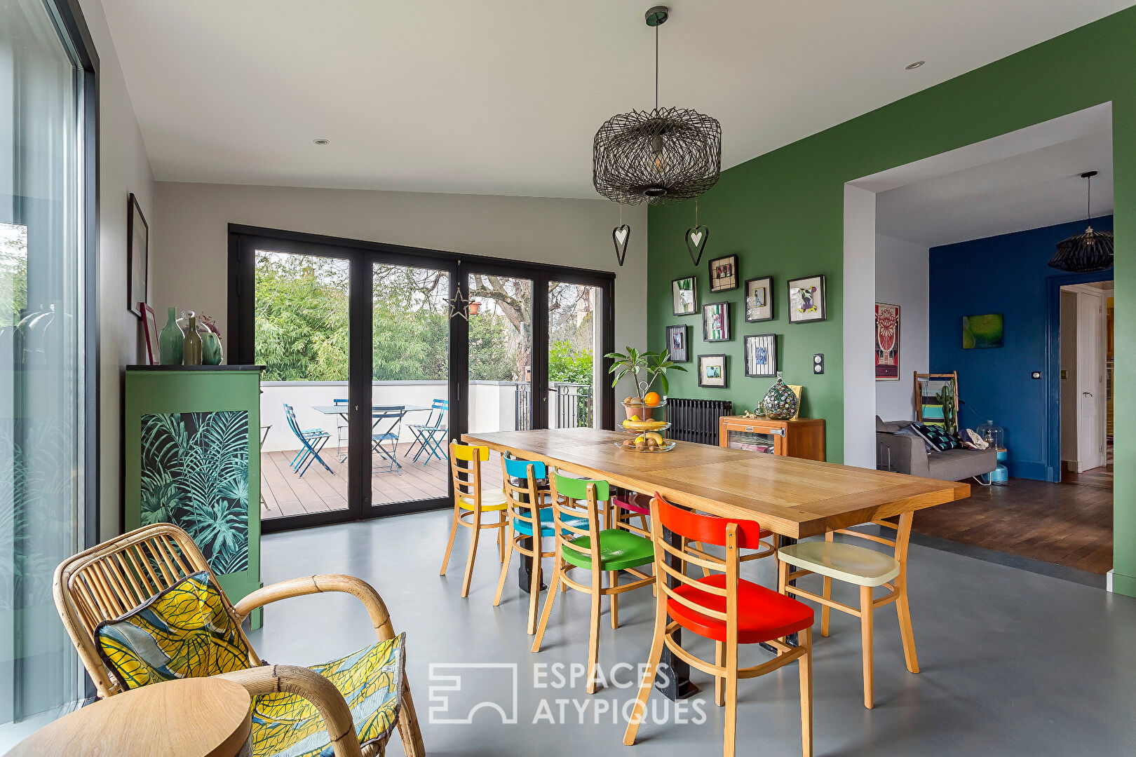 Family home with contemporary extension in St-Genis-Laval