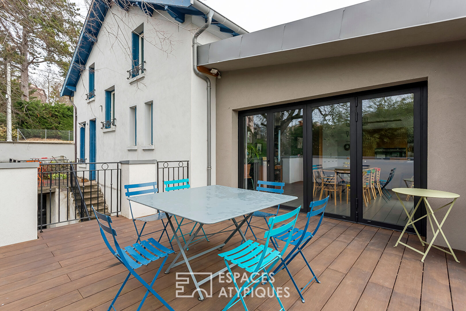 Family home with contemporary extension in St-Genis-Laval