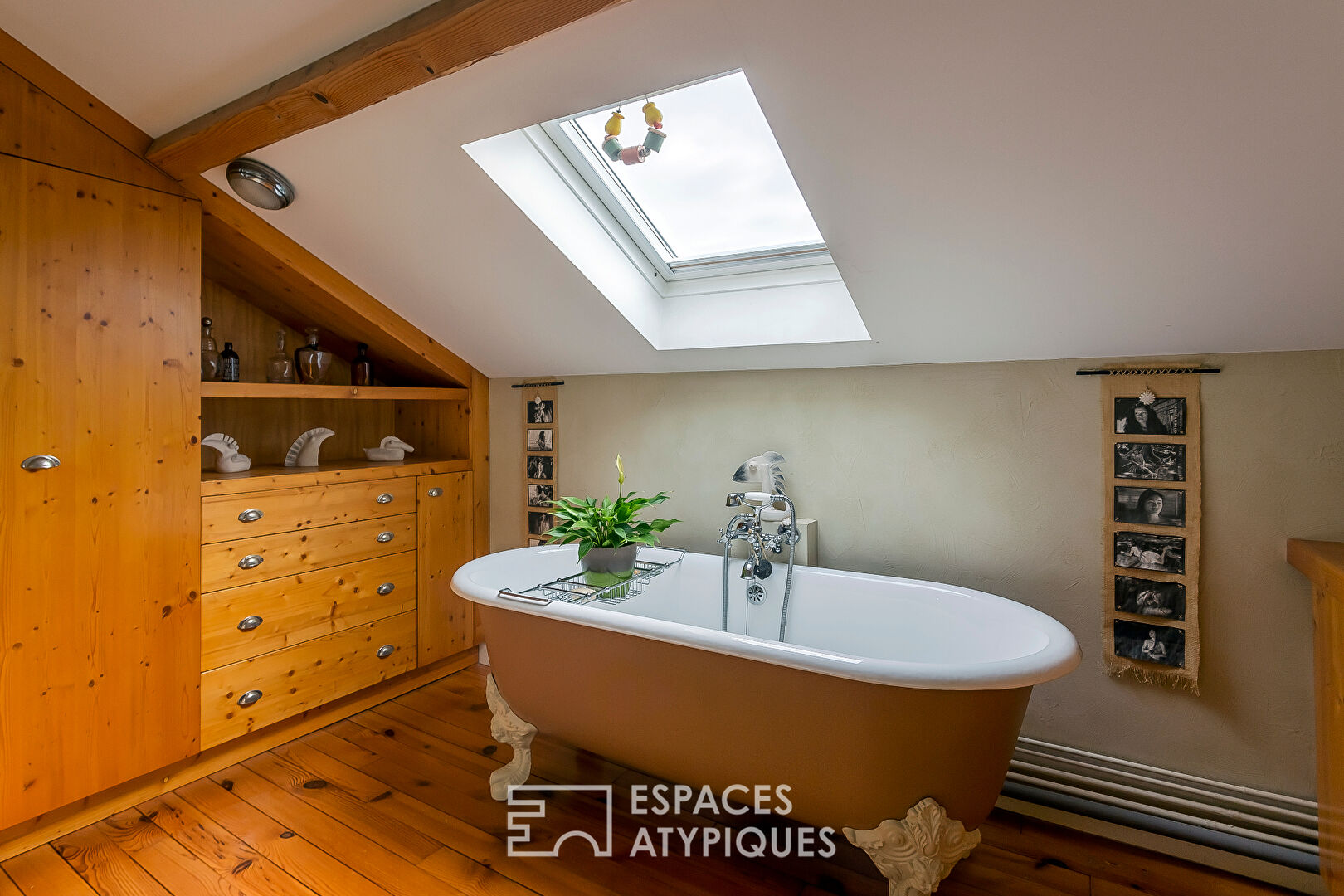 Family home with contemporary extension in St-Genis-Laval