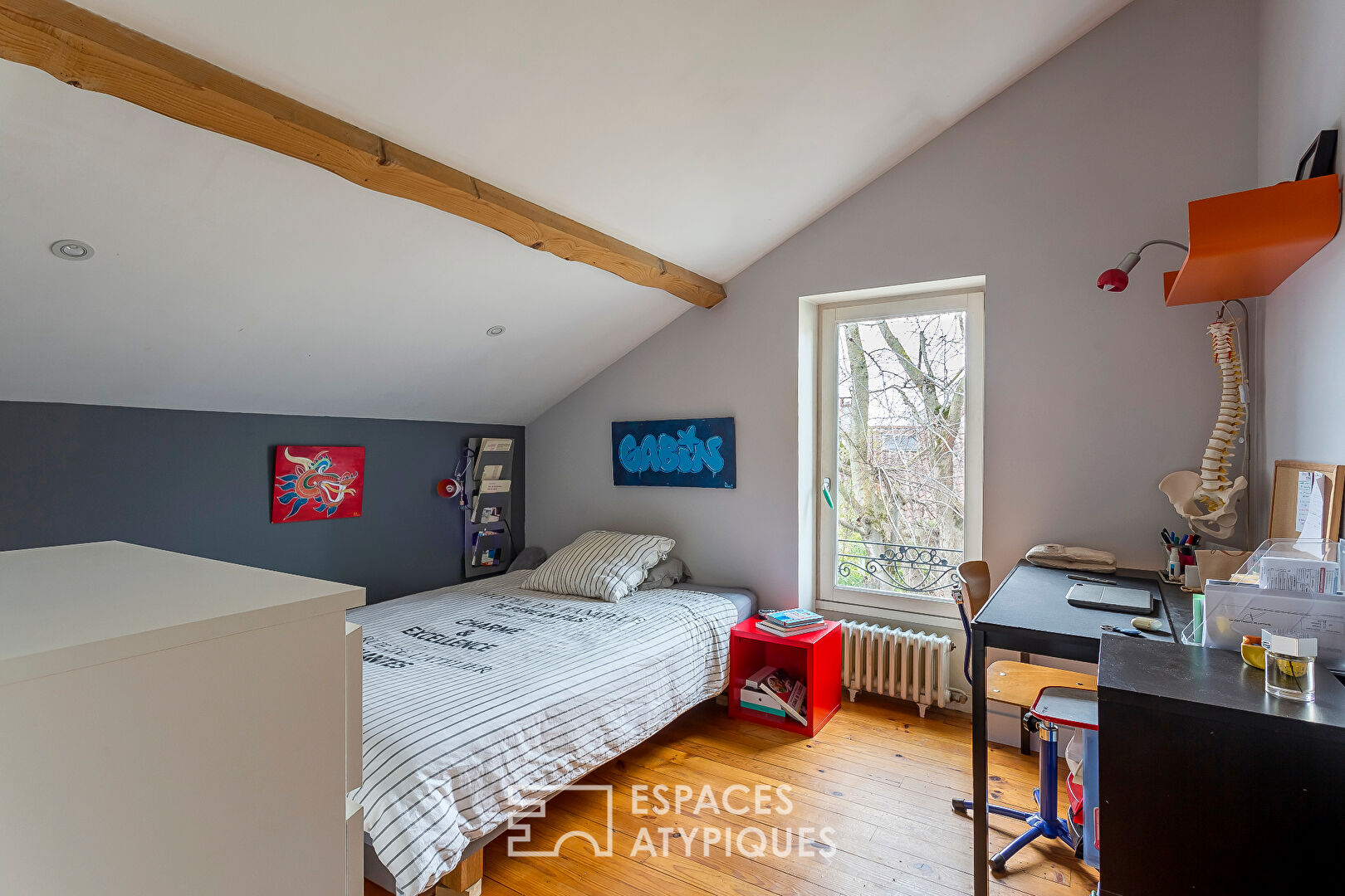 Family home with contemporary extension in St-Genis-Laval
