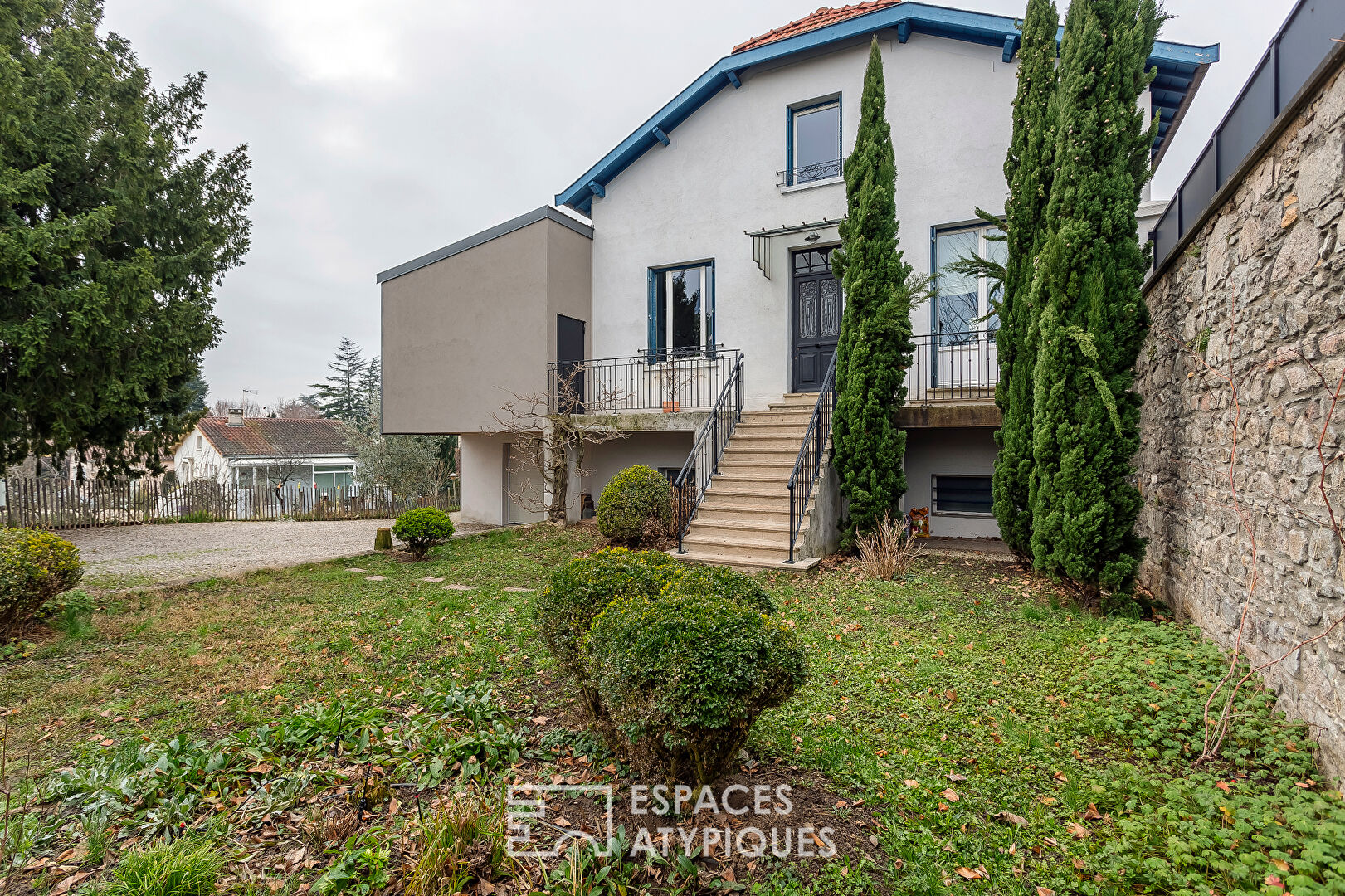 Maison familiale avec extension contemporaine à St-Genis-Laval