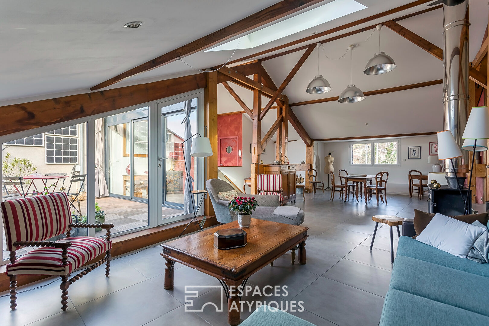 Loft en dernier étage avec terrasse et grand garage