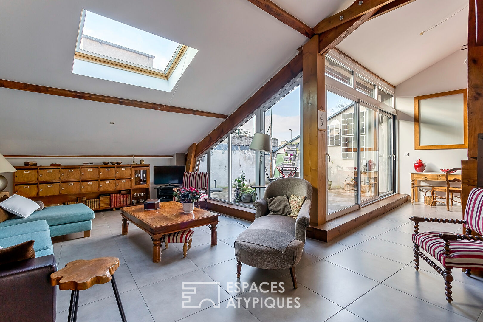 Top floor loft with terrace and large garage