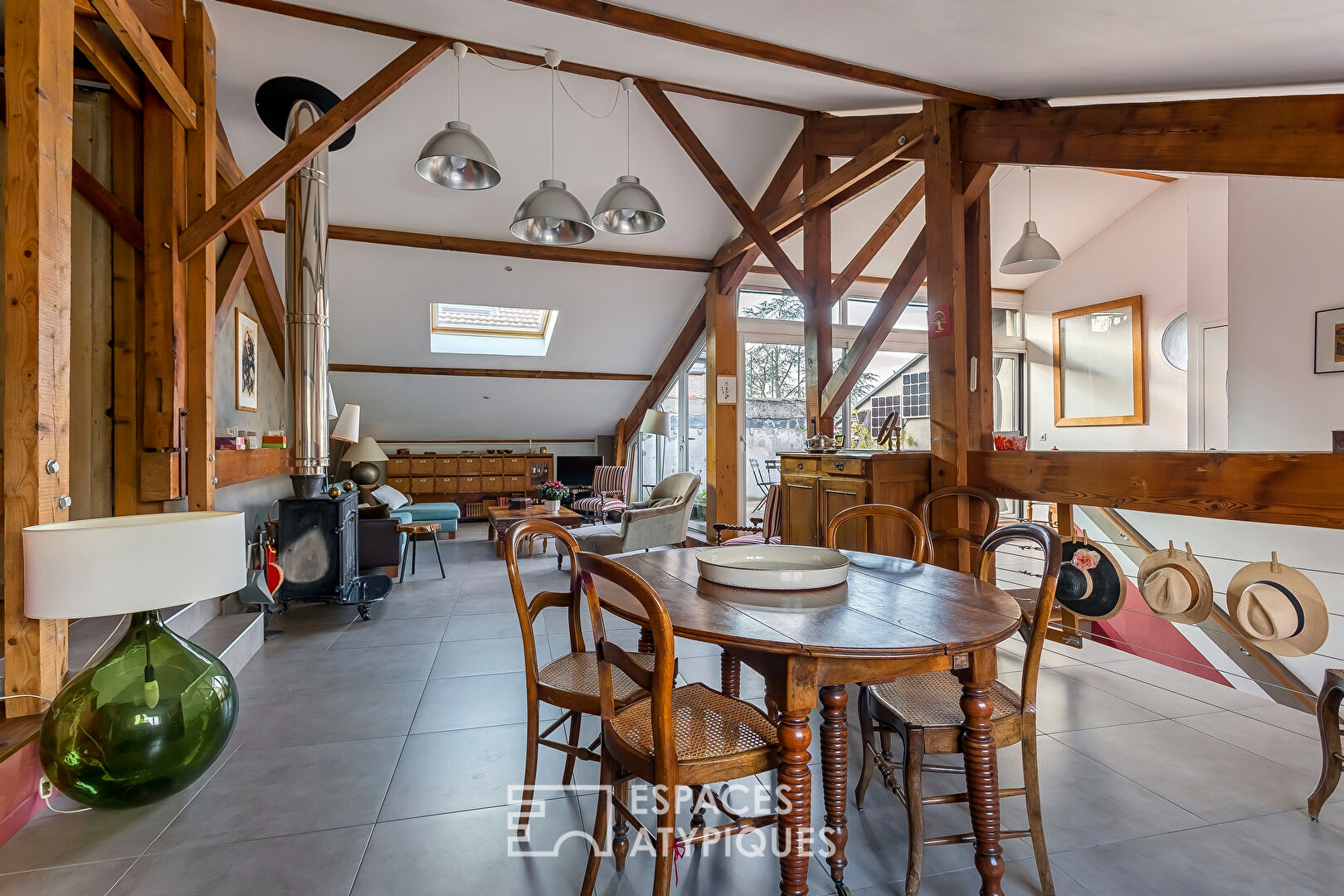 Top floor loft with terrace and large garage