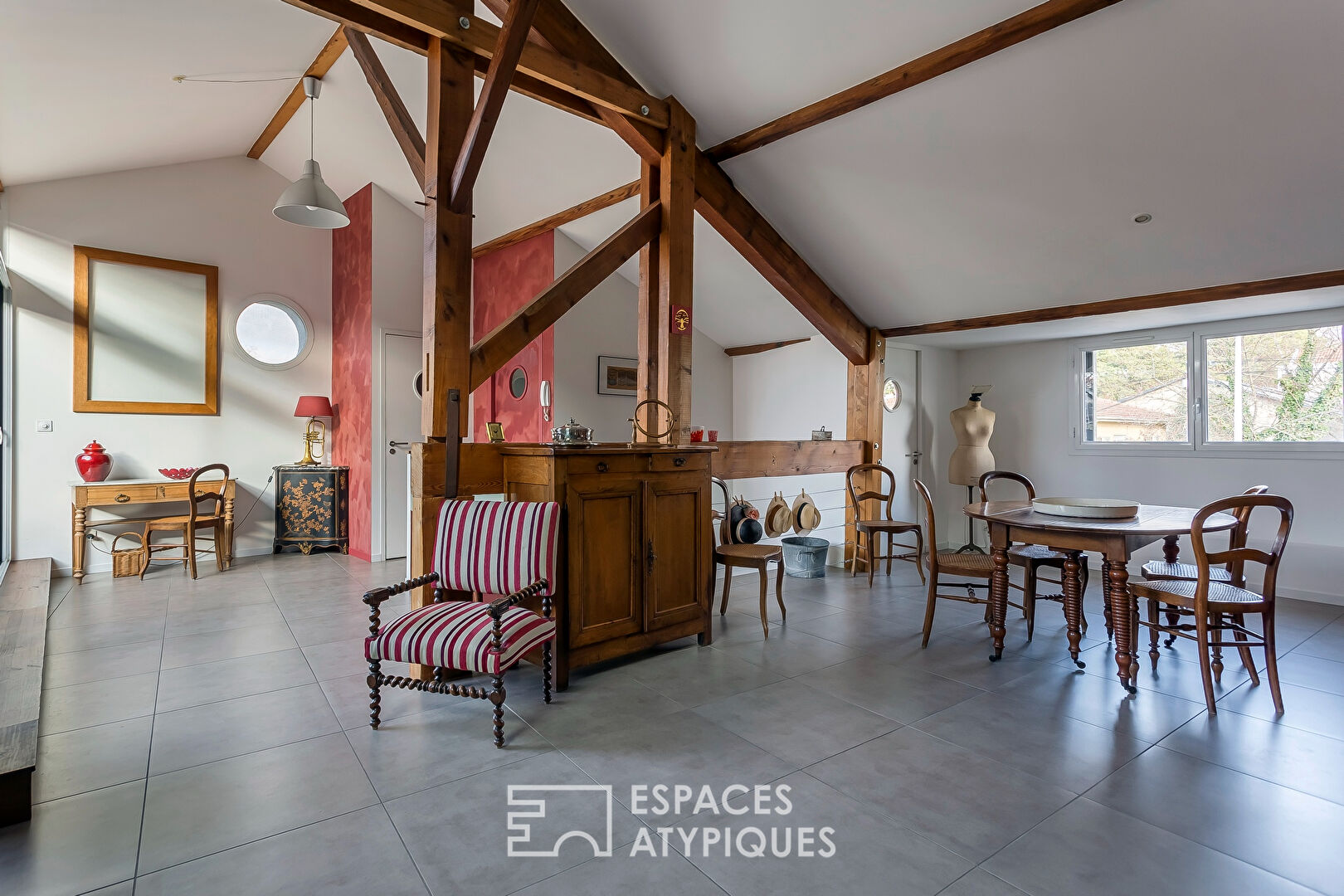 Top floor loft with terrace and large garage