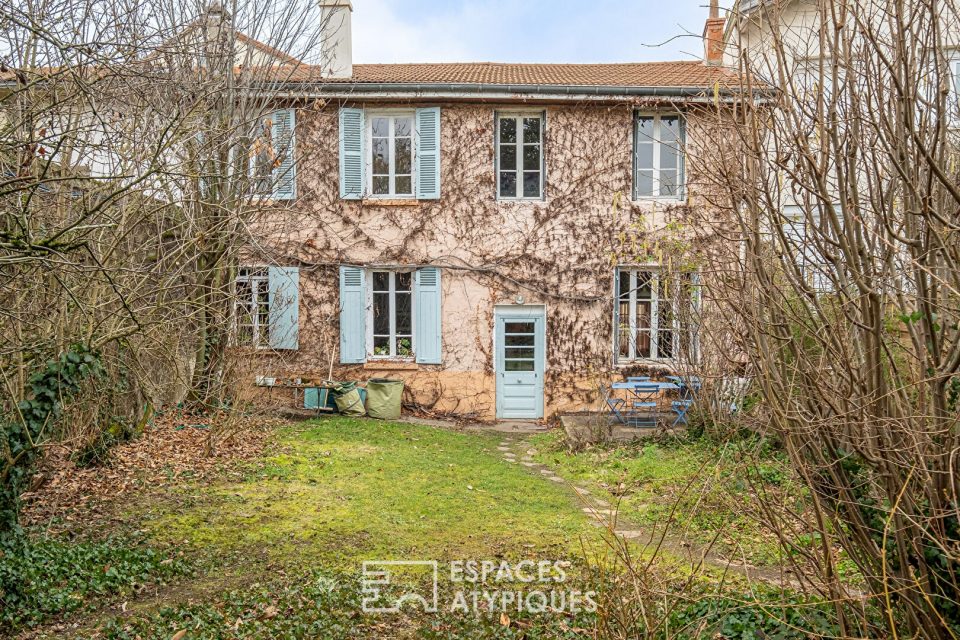 Maison ancienne avec jardin en plein centre bourg de Caluire