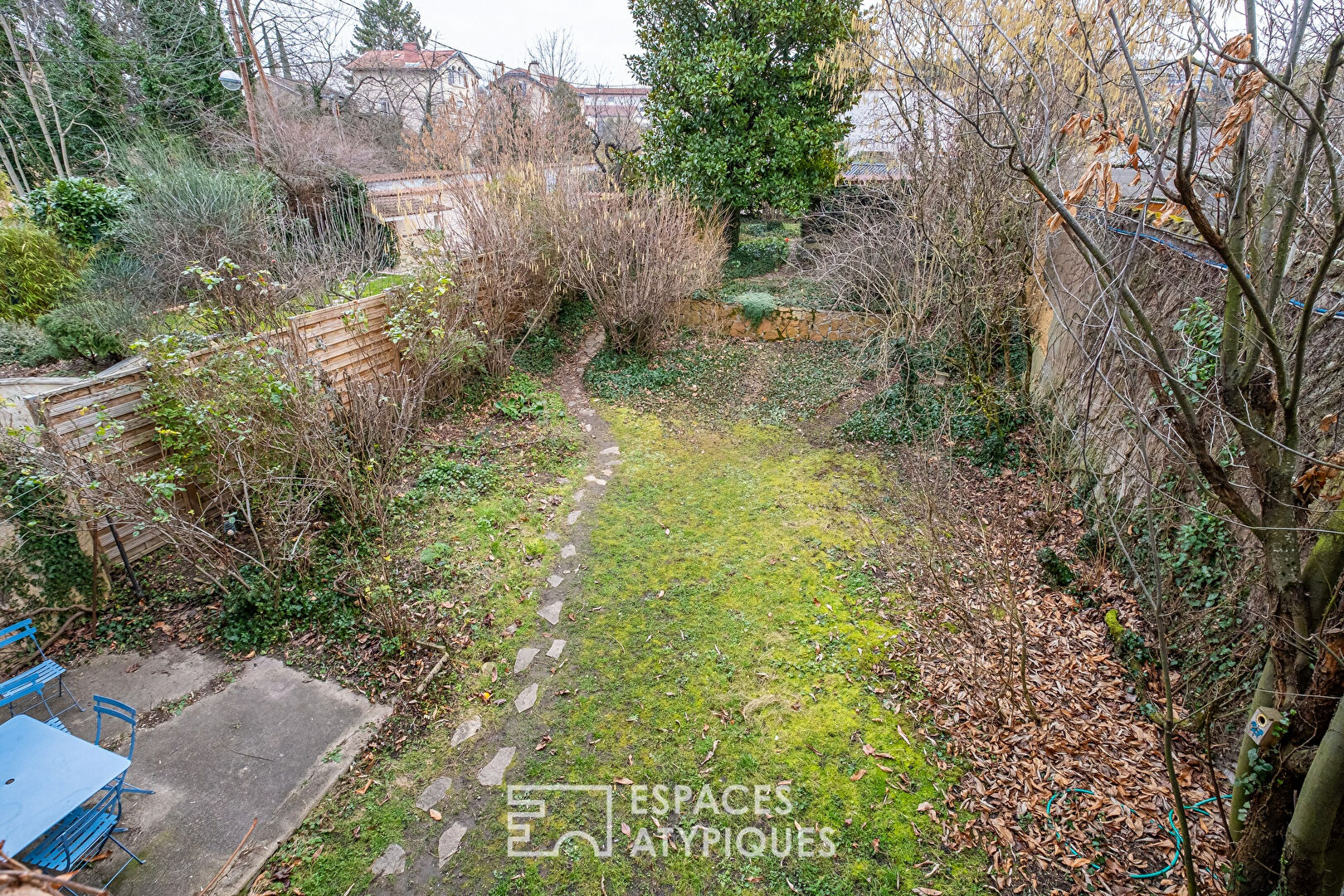 Old house with garden in the town center of Caluire