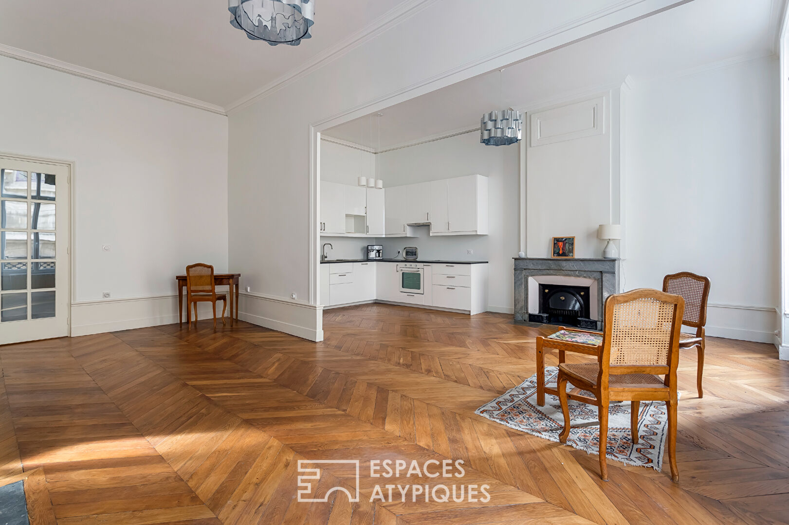 Théâtre des Celestins, renovated old apartment