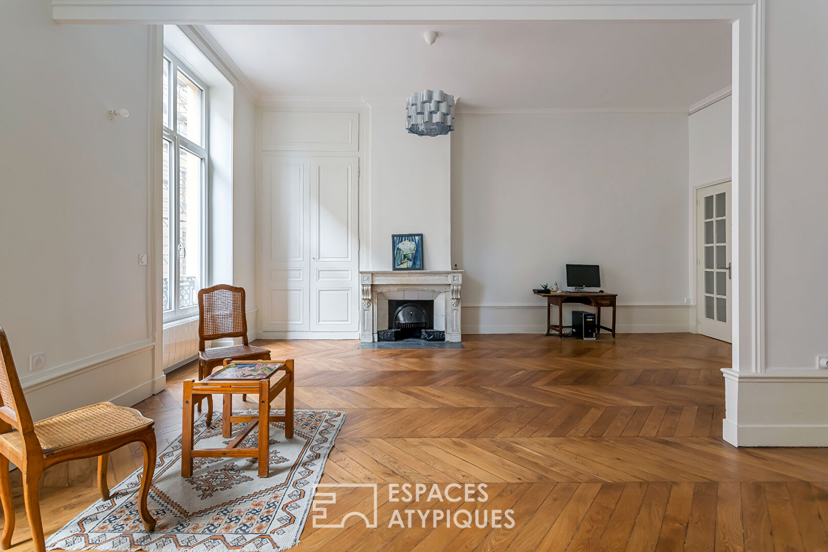 Théâtre des Celestins, renovated old apartment