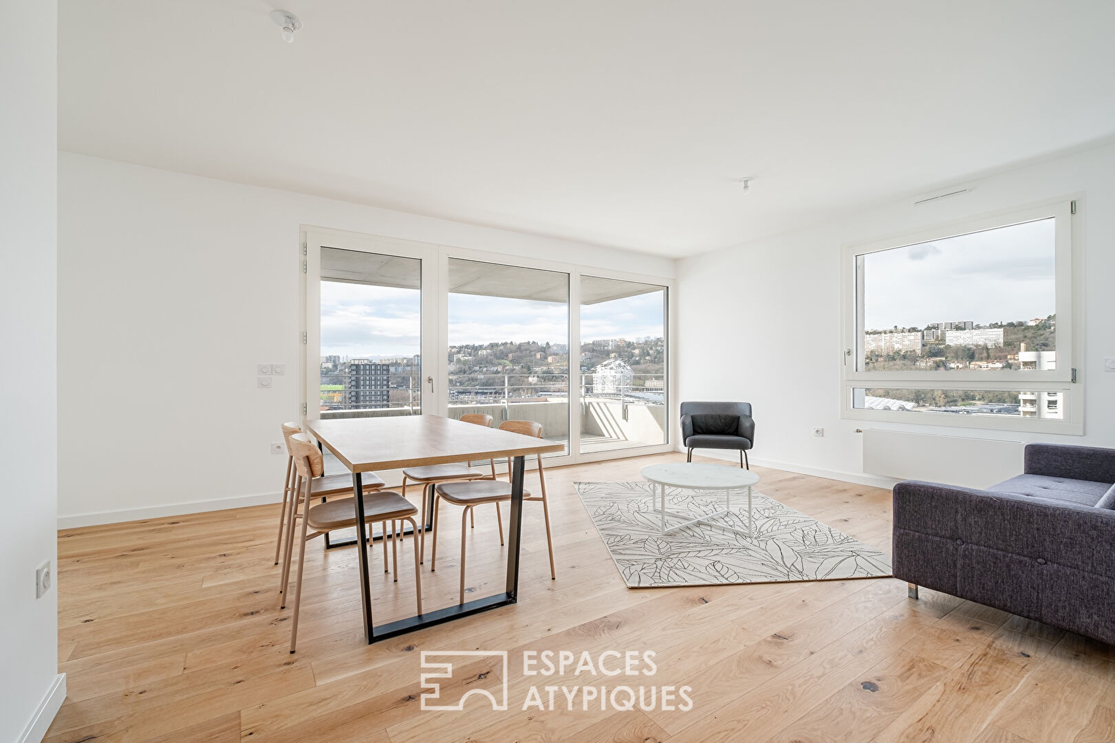Family apartment with panoramic view in the heart of the Confluence district