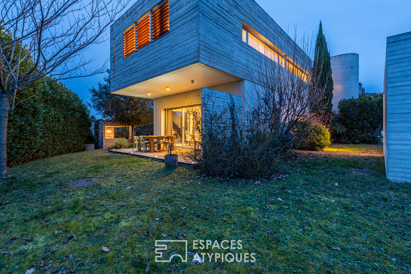 Architect-designed house in concrete structure with swimming pool