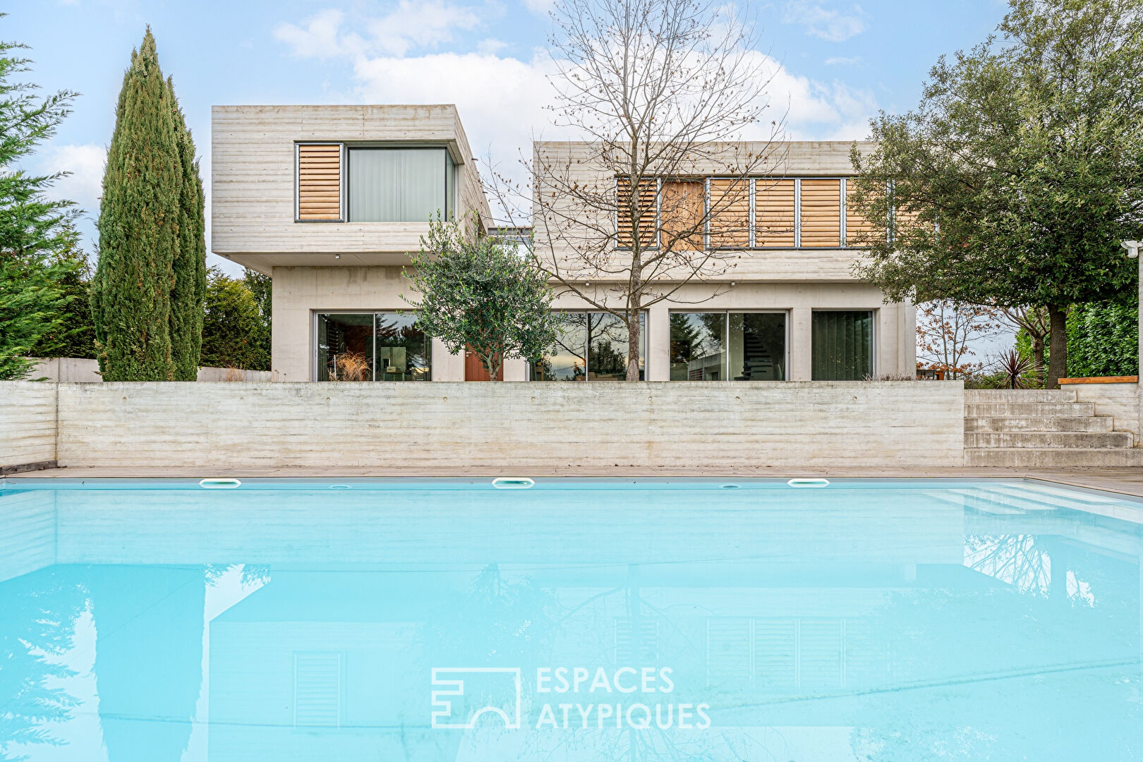 Architect-designed house in concrete structure with swimming pool