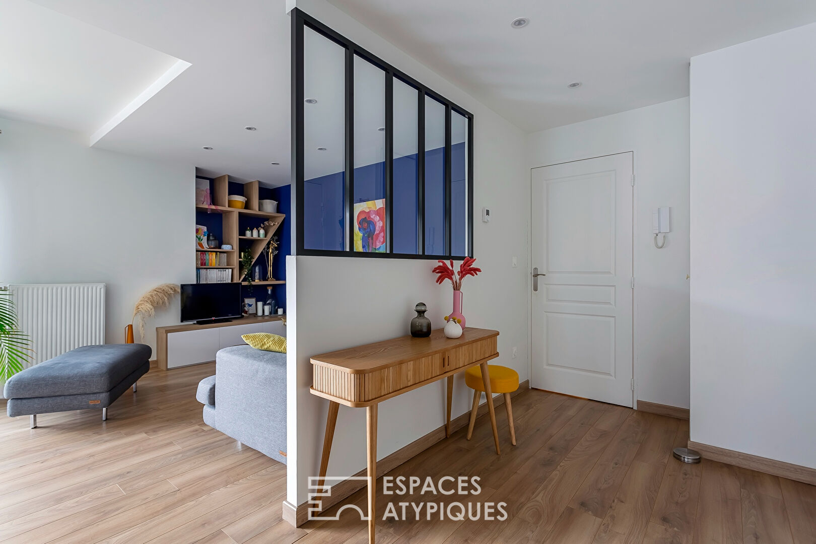 Rénovation contemporaine avec balcon à deux pas du métro