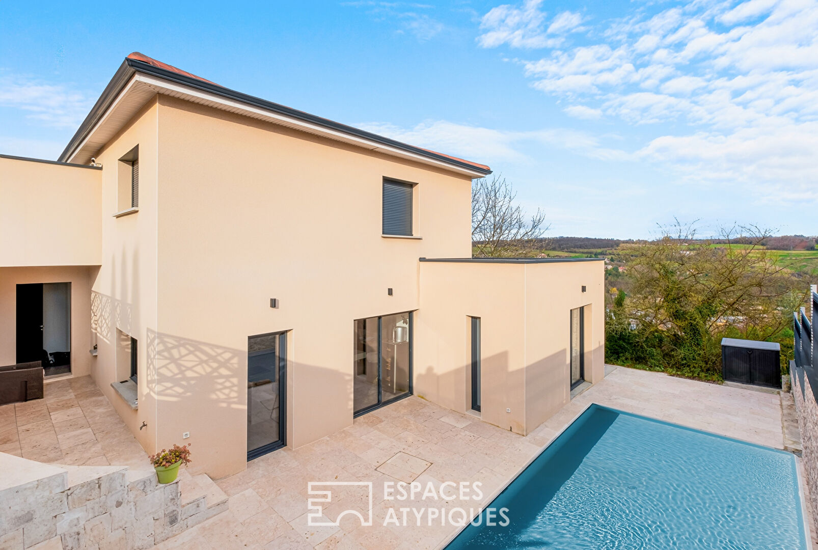 House with swimming pool on the heights of Vienne