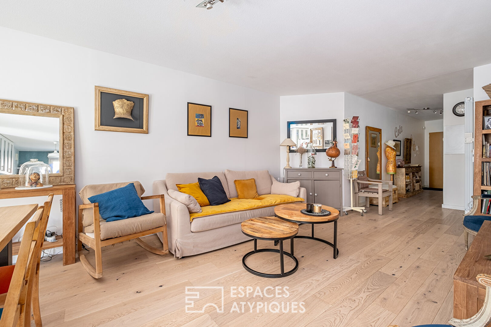 Renovated apartment with terrace in the heart of the 9th
