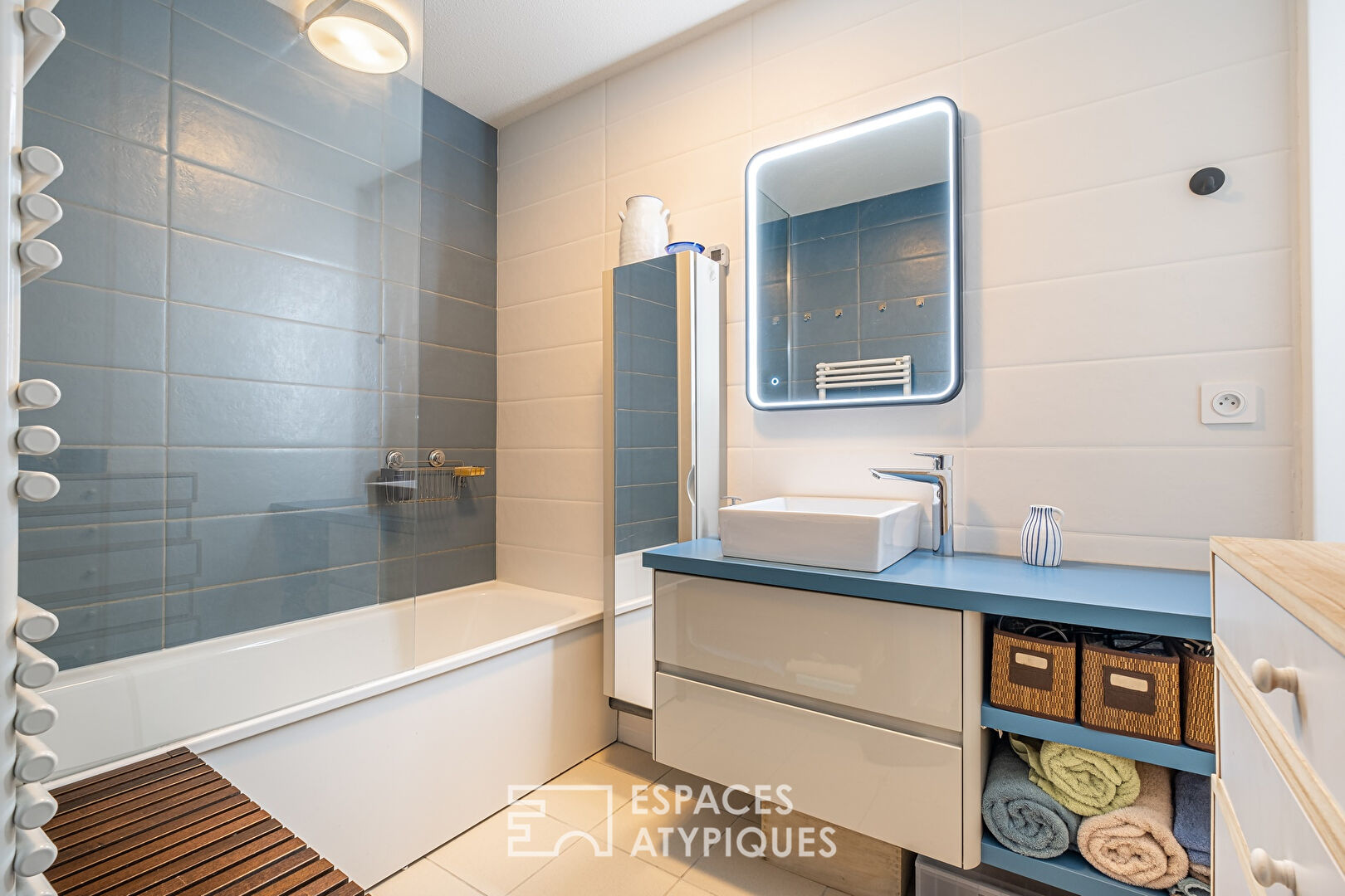 Renovated apartment with terrace in the heart of the 9th