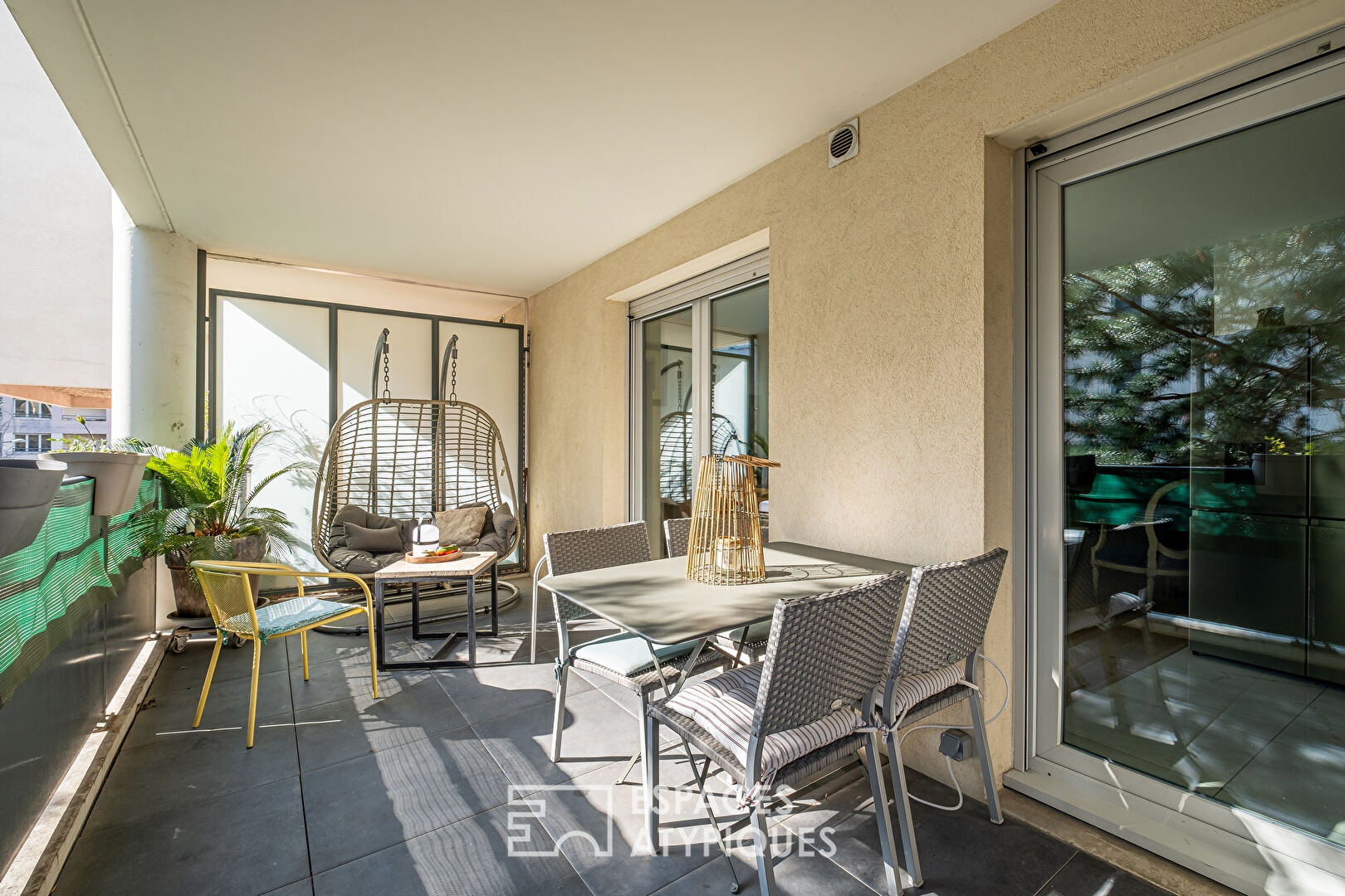 Renovated apartment with terrace in the heart of the 9th