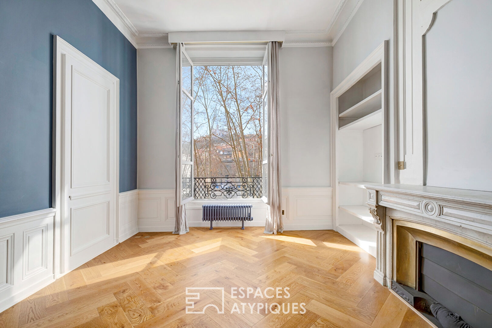 Beautiful old building completely redesigned with a view of the Saône and Fourvière