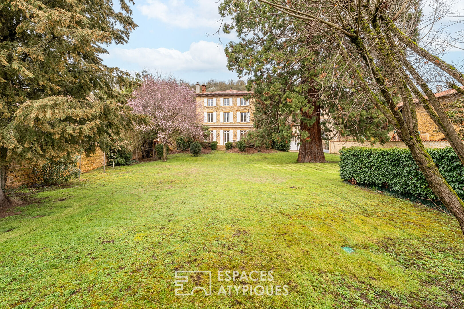 Maison bourgeoise entièrement rénovée au coeur du village