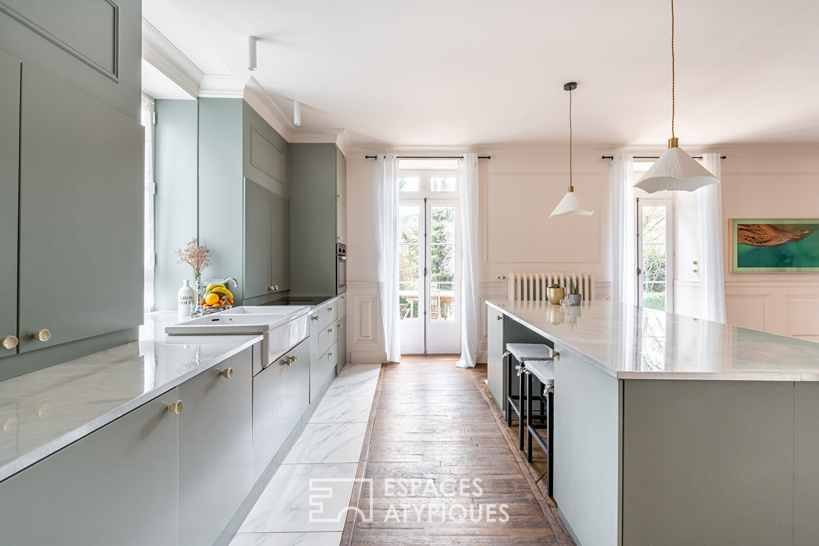 Former coaching inn completely renovated in the heart of the village