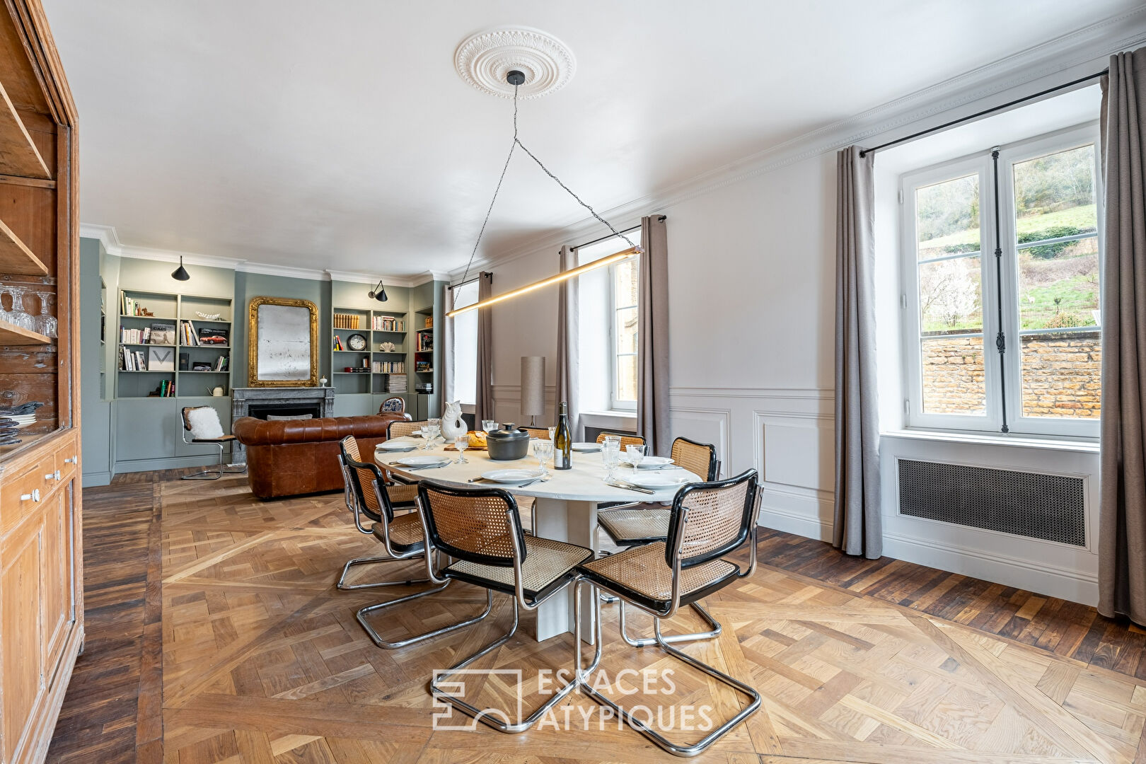 Former coaching inn completely renovated in the heart of the village