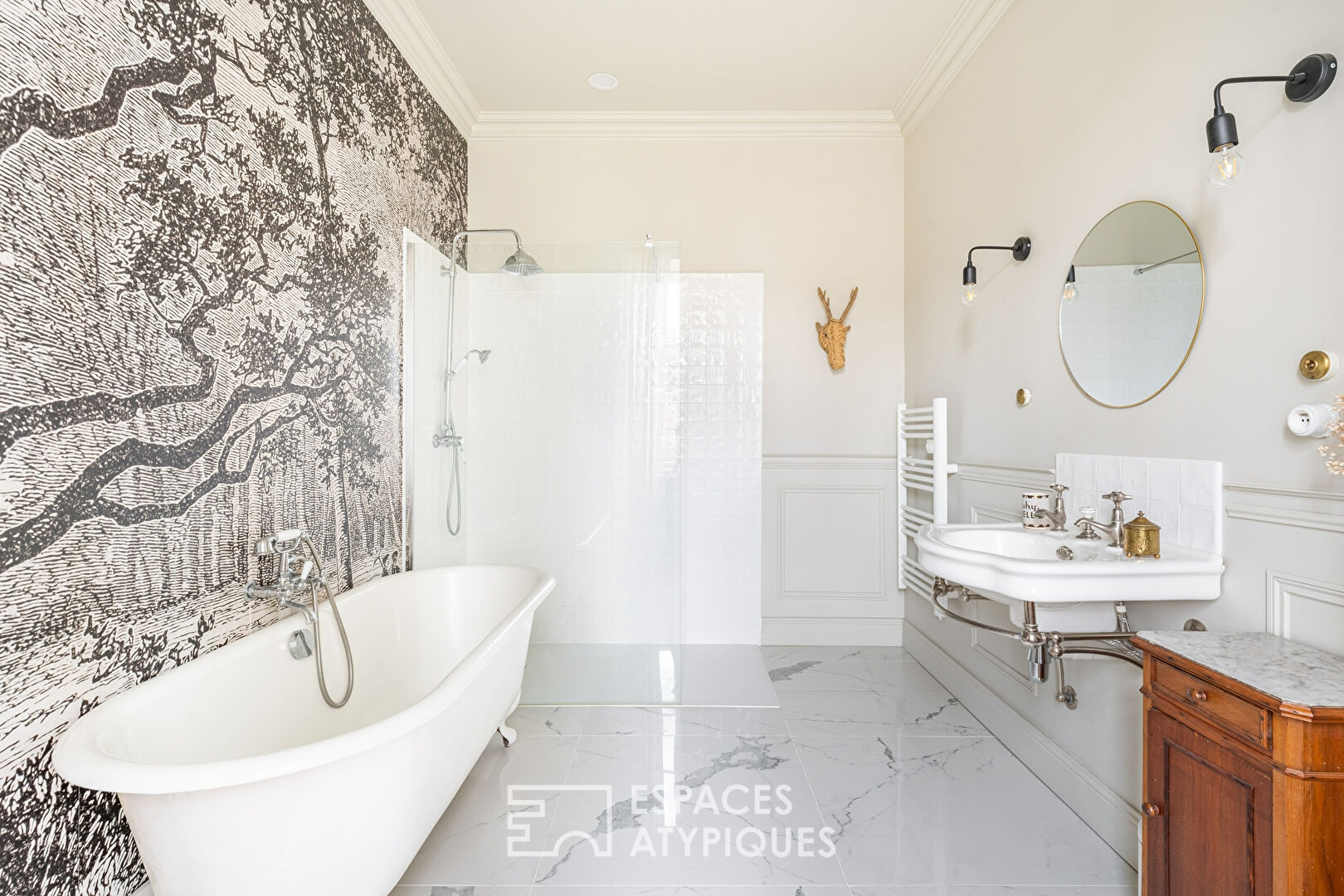 Former coaching inn completely renovated in the heart of the village