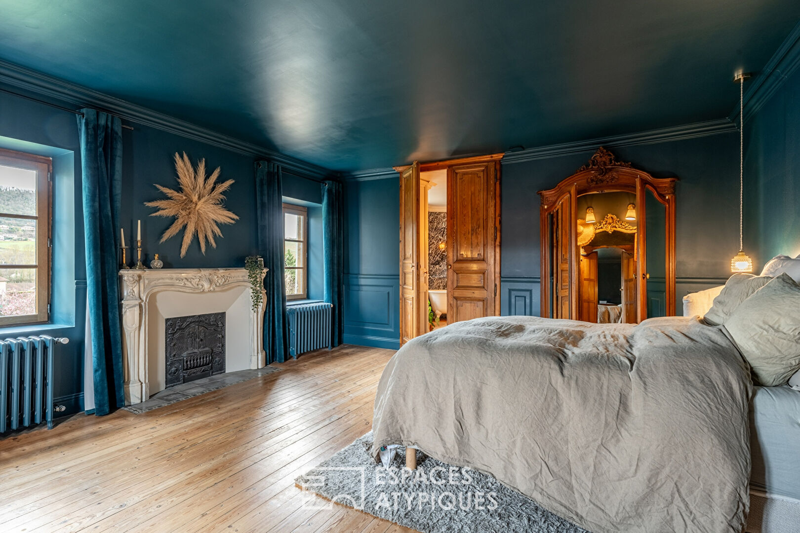 Former coaching inn completely renovated in the heart of the village