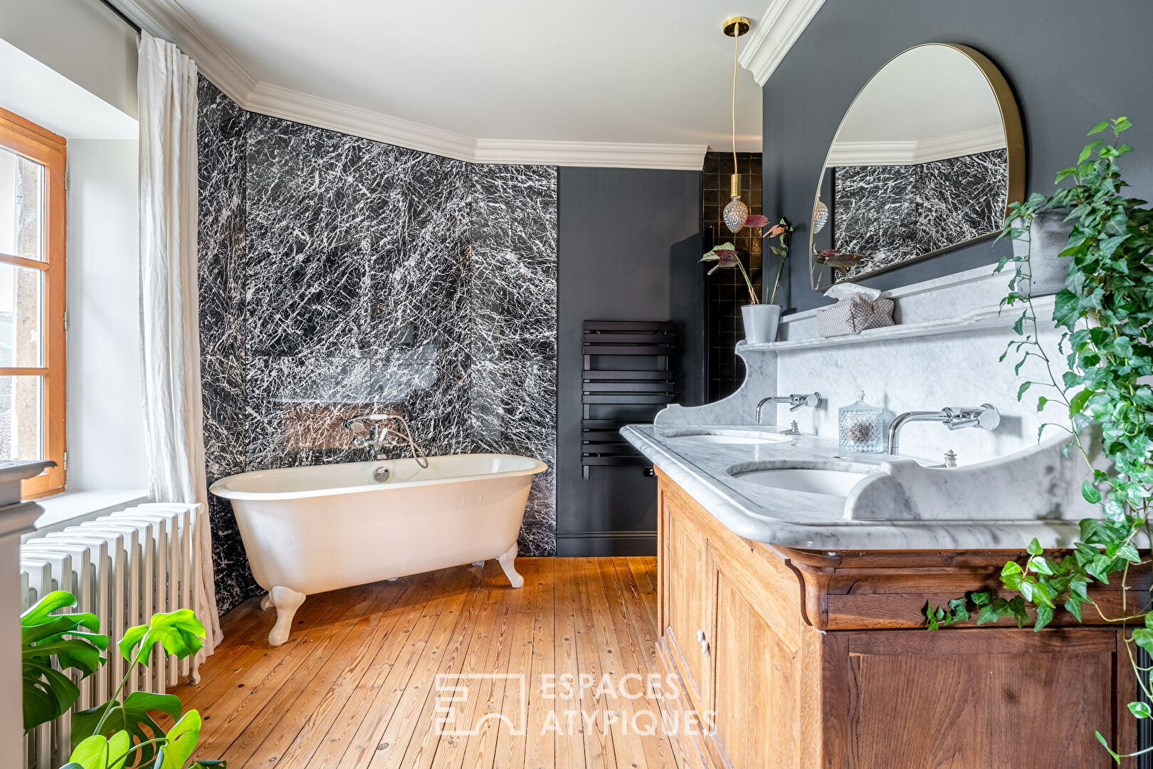 Former coaching inn completely renovated in the heart of the village