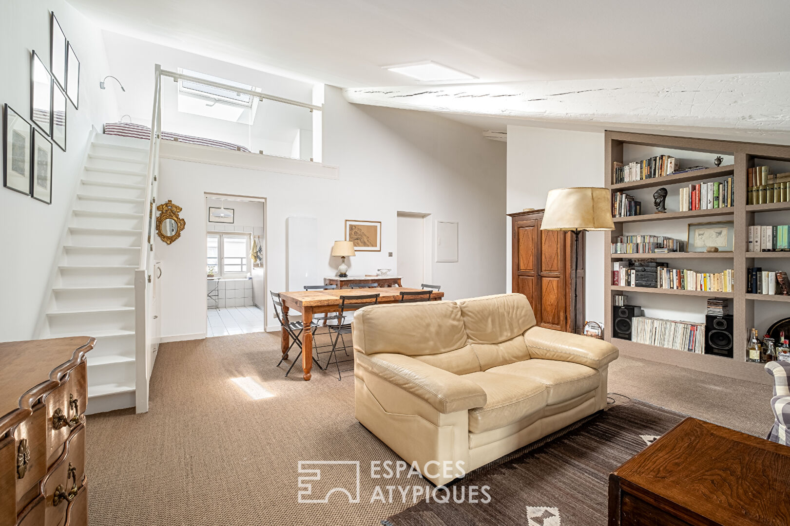 Magnificent apartment in a bourgeois building, Place Antonin Poncet