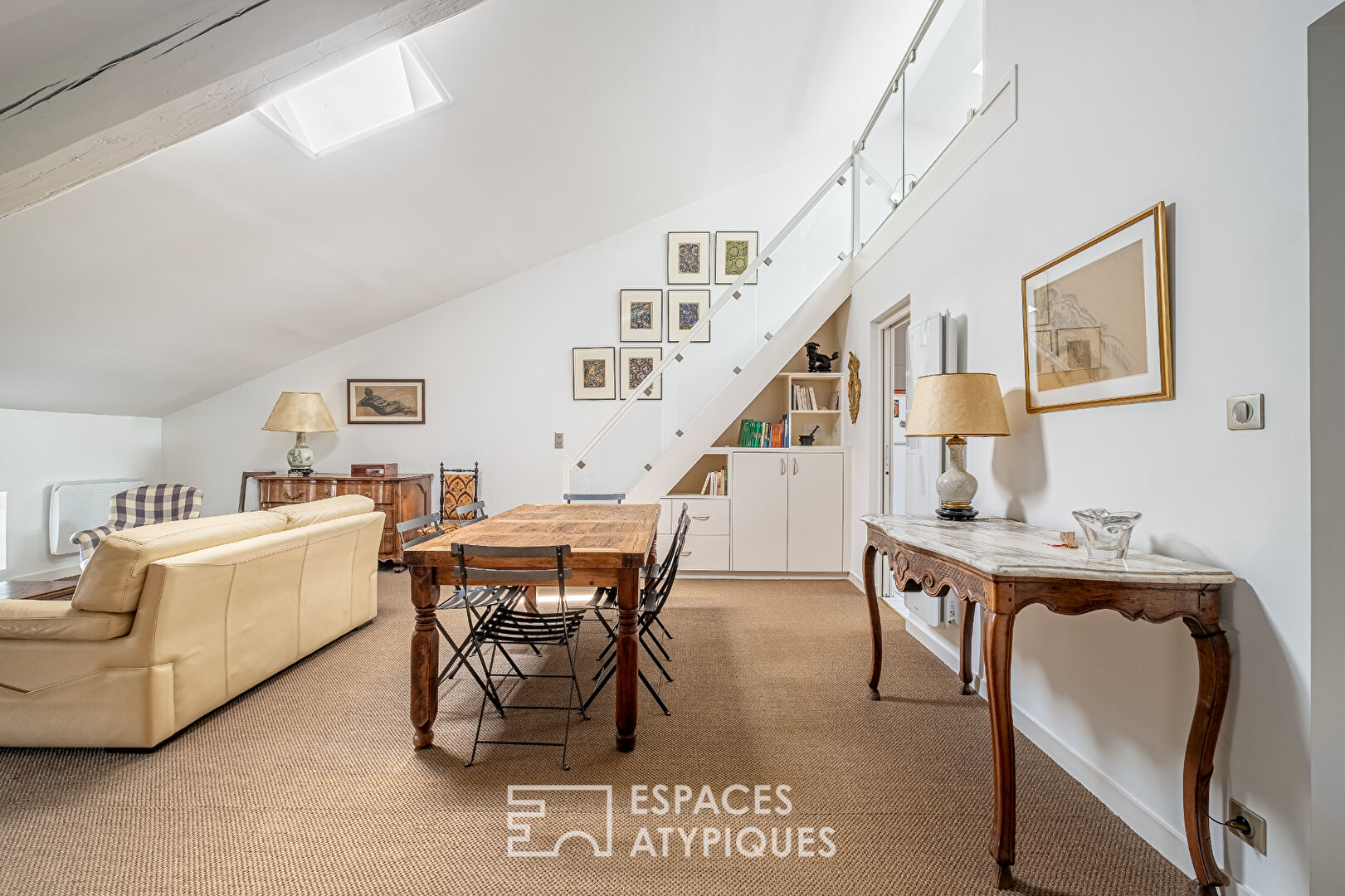 Magnificent apartment in a bourgeois building, Place Antonin Poncet